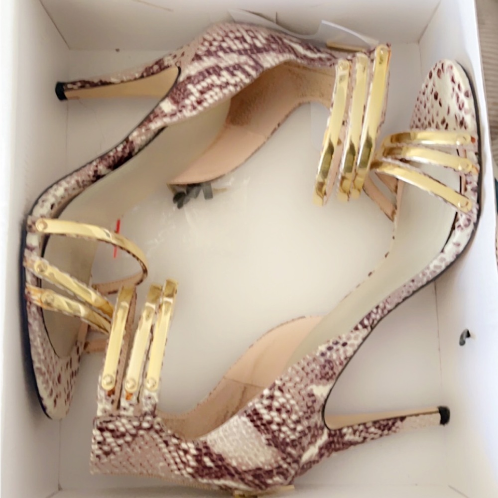 Shoes - Picture 15 of 16